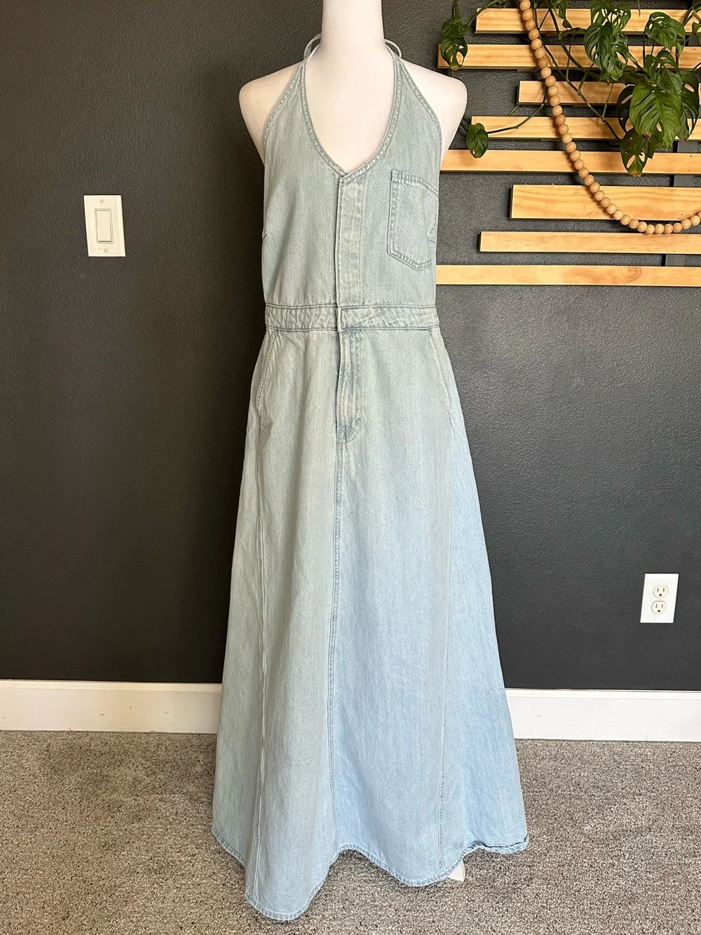Universal Thread Light Wash Denim Halter Maxi Dress Open Back Pockets Size 12 - Picture 4 of 12
